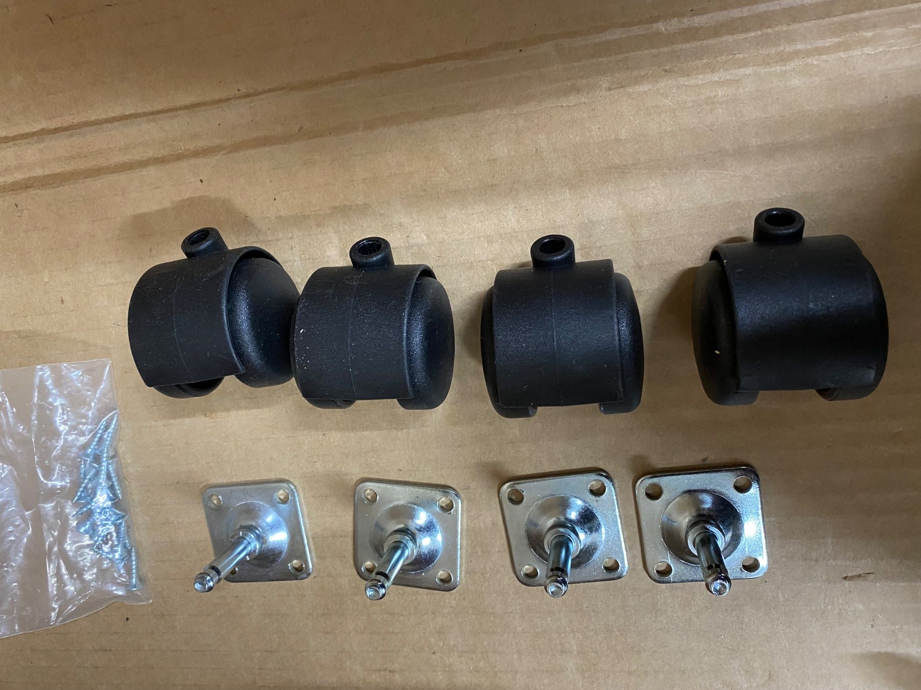 Altro per stoccaggio & trasporto: Plastikräder 4 Stk. – Nuovo (secondo la descrizione) da Eschlikon TG venduto da ArtRec 1