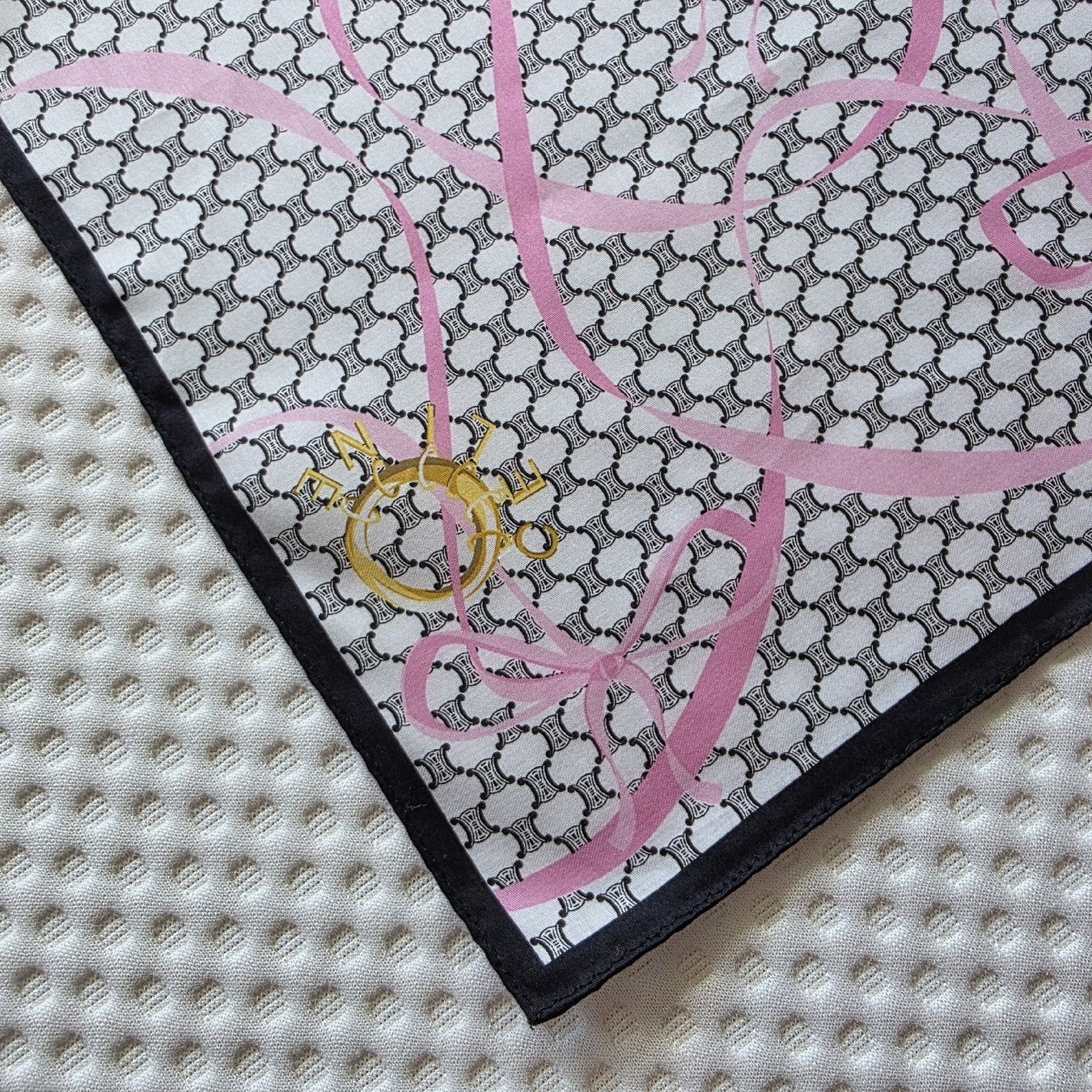 Celine Foulard & Sciarpe: Céline scarf 50 x 50 cm – Nuovo (secondo la descrizione) da Zürich venduto da LIMAR 2