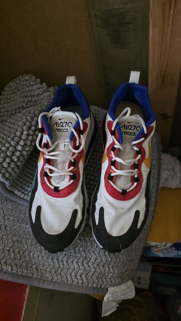 Nike Scarpe da uomo: Baskets Nike Air Max 270 React blanches bleues rouges Gr. 43 – Usato da Bussigny venduto da trs_96wg