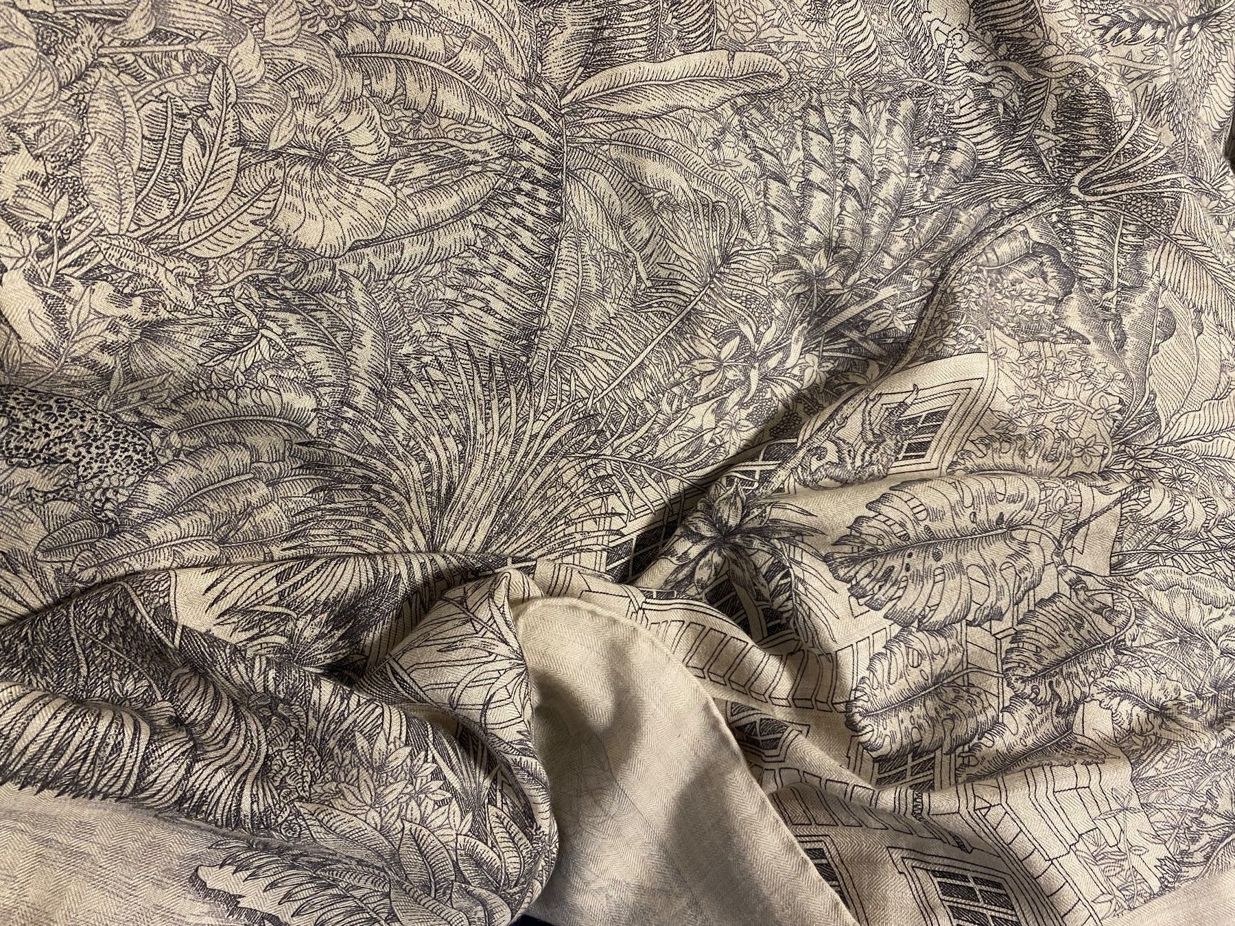 Hermès Foulard & Sciarpe: Hermes Faubourg Tropical shawl – Usato da Grosshöchstetten venduto da din_9xn8 5