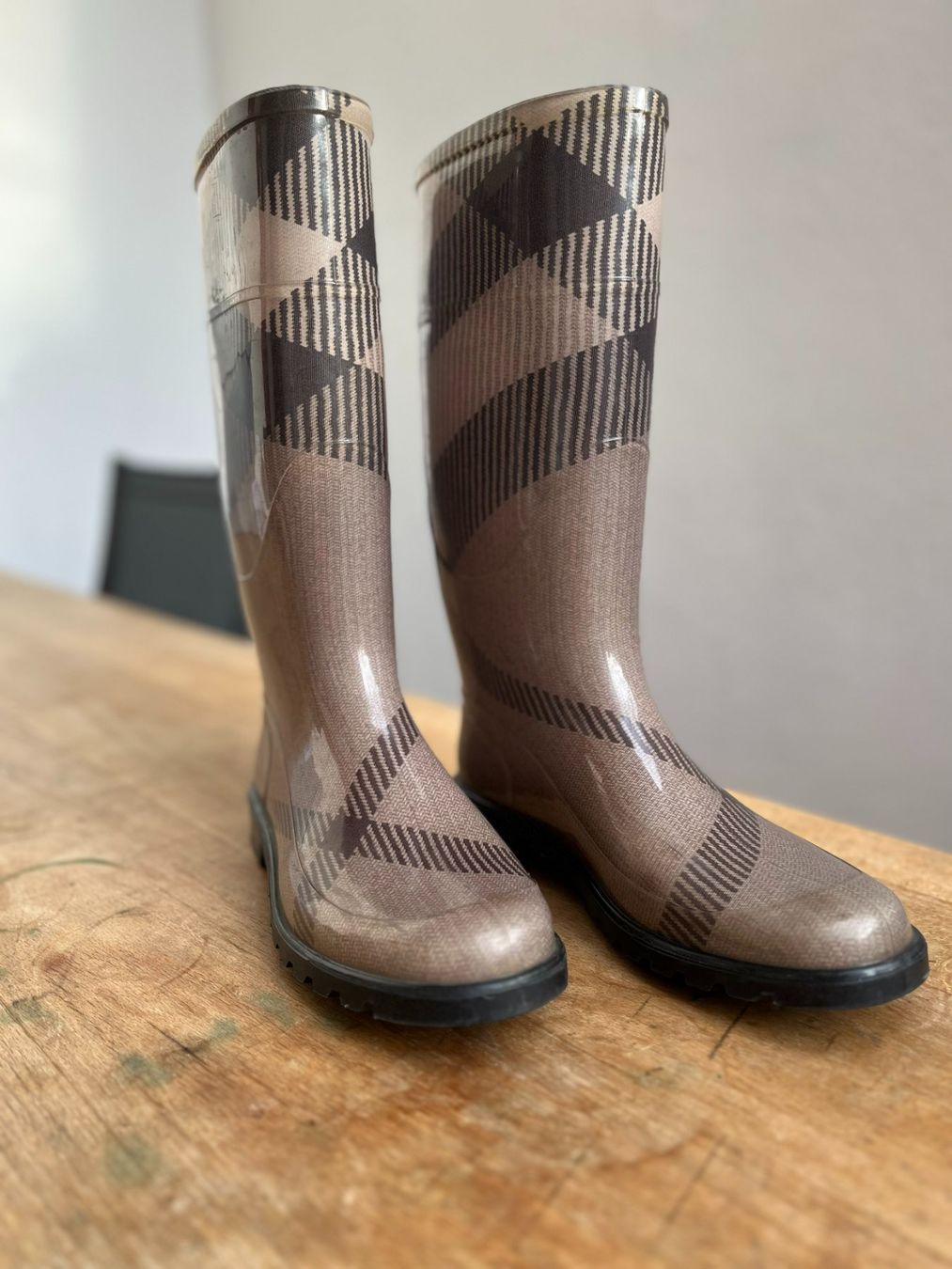 Burberry Scarpe da donna: Burberry Gummistiefel – Usato da Basel venduto da adrienne.develey 1