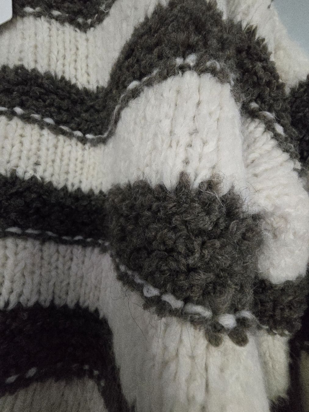 Pullover & Sweatshirts: Creme Bouclé Oversize Pullover Streifen – Neu (gemäss Beschreibung) aus Winterthur von Winnia 1