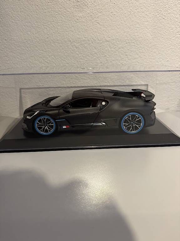 Bburago Modellini d'auto: Bugatti Divo Bburago Carbon Edition 1/18 – Nuovo (secondo la descrizione) da Chur venduto da Didi21