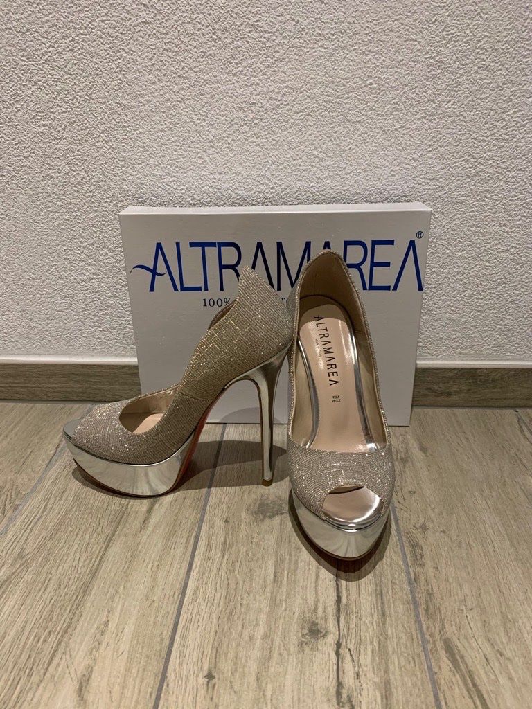 Scarpe da donna: Tacchi Altramarea – Usato da Claro venduto da kel_v7dj