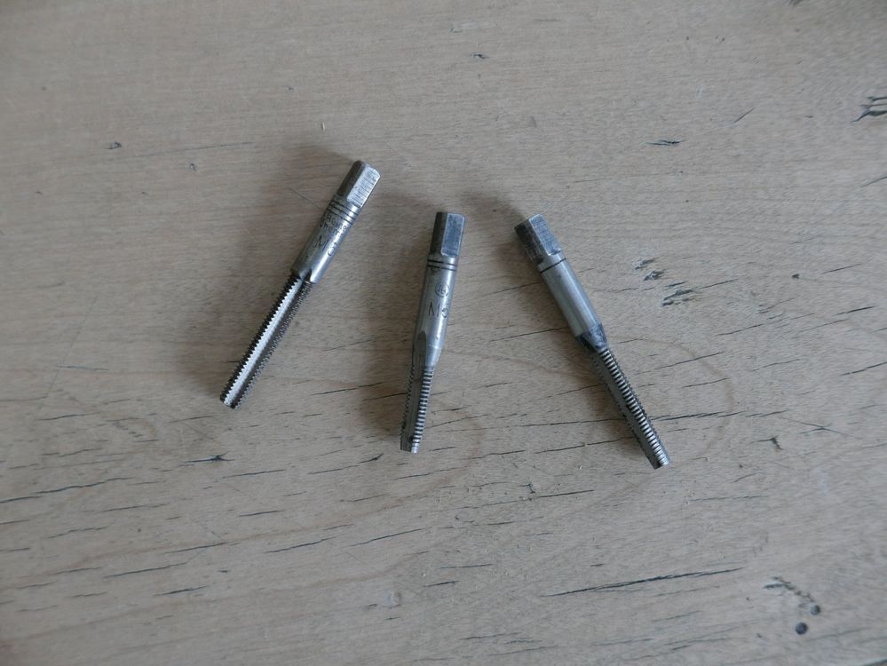 Tous les outils: ALTE GEWINDESCHNEIDER IM ORIGINALER HOLZSCHATULLE – D'occasion à Balgach par Zwischenraum 7