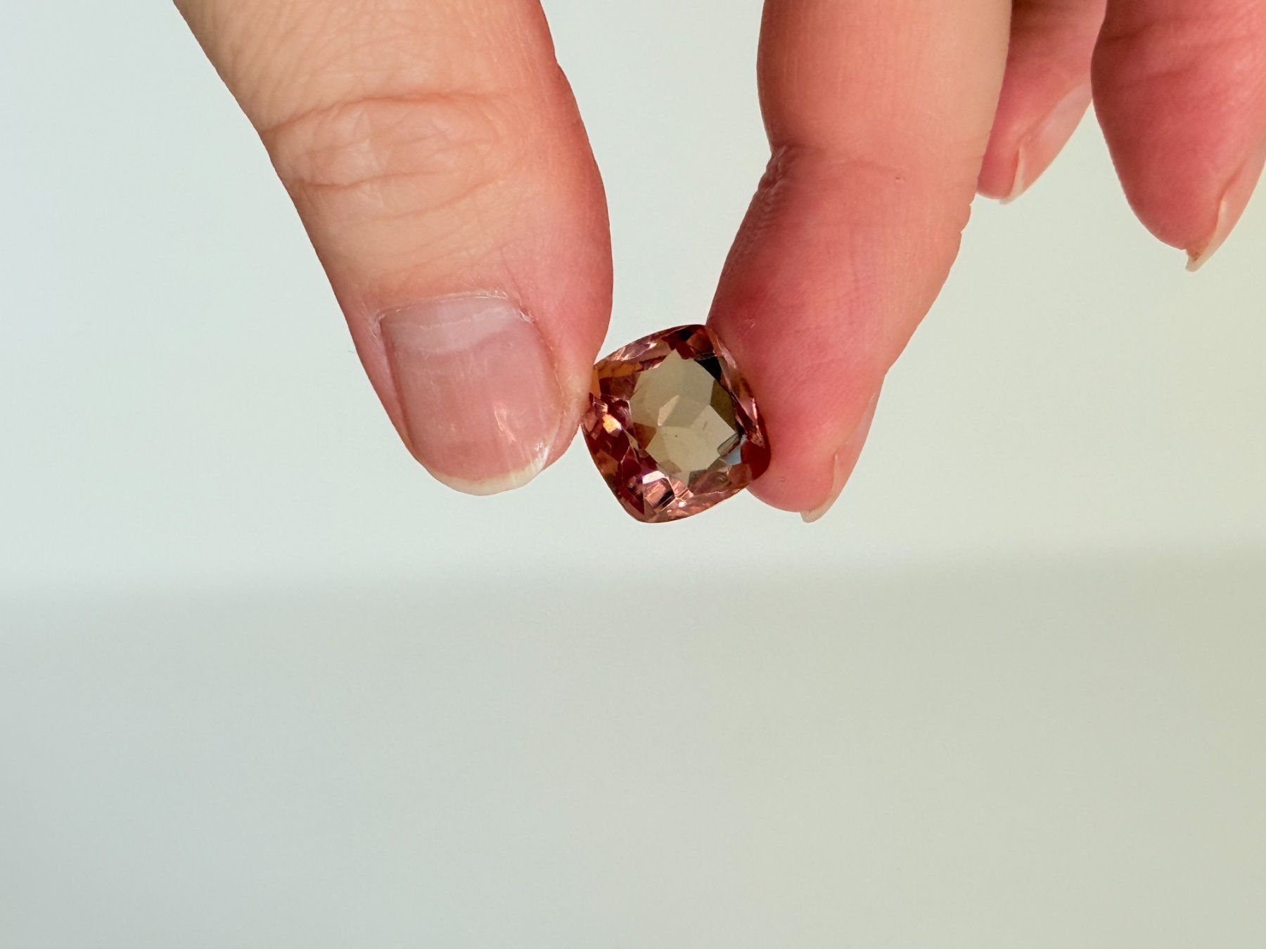 Minerali & Pietre curative: Cushion Cut Multi Color Changing 9.45 Ct – Nuovo e nell'imballaggio originale da Genève venduto da AWWA 8
