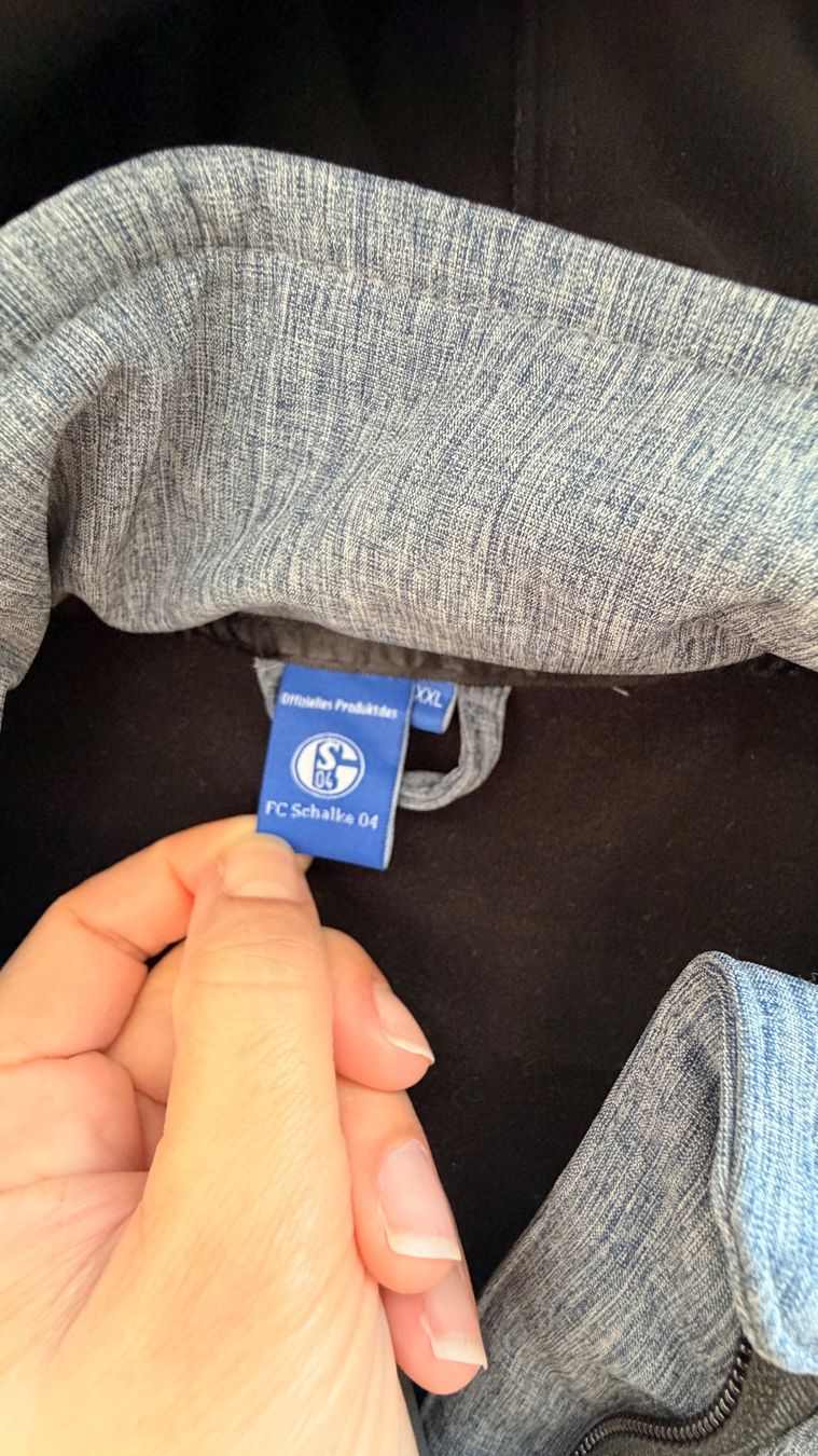 Giacche: Jacke - SCHALKE 04 Softshell grau Gr. XXL – Usato da Winterthur venduto da Secondhand-Family 2