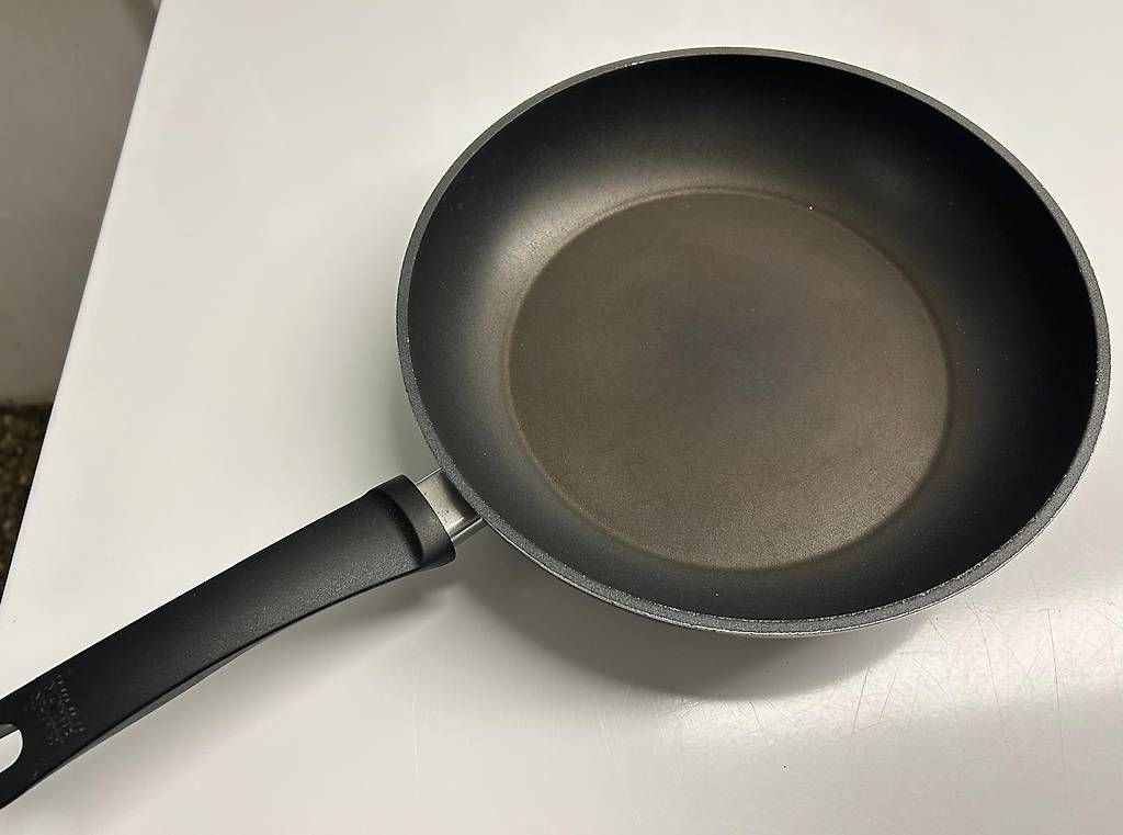 Poêles: Antihaft-Topf mit Glasdeckel – D'occasion à Zürich par chi_mf67 1