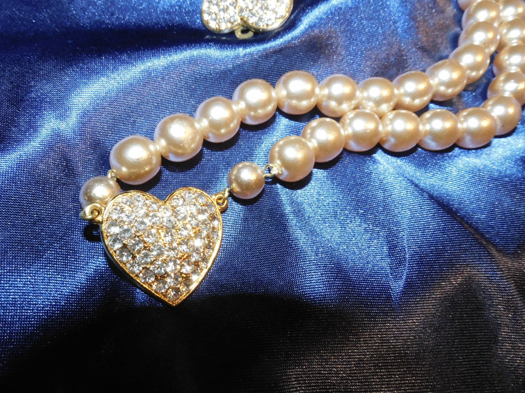 Ketten: Schmuck-Collier mit passenden Ohrclips gemarkt – Gebraucht aus Sursee von 76 7