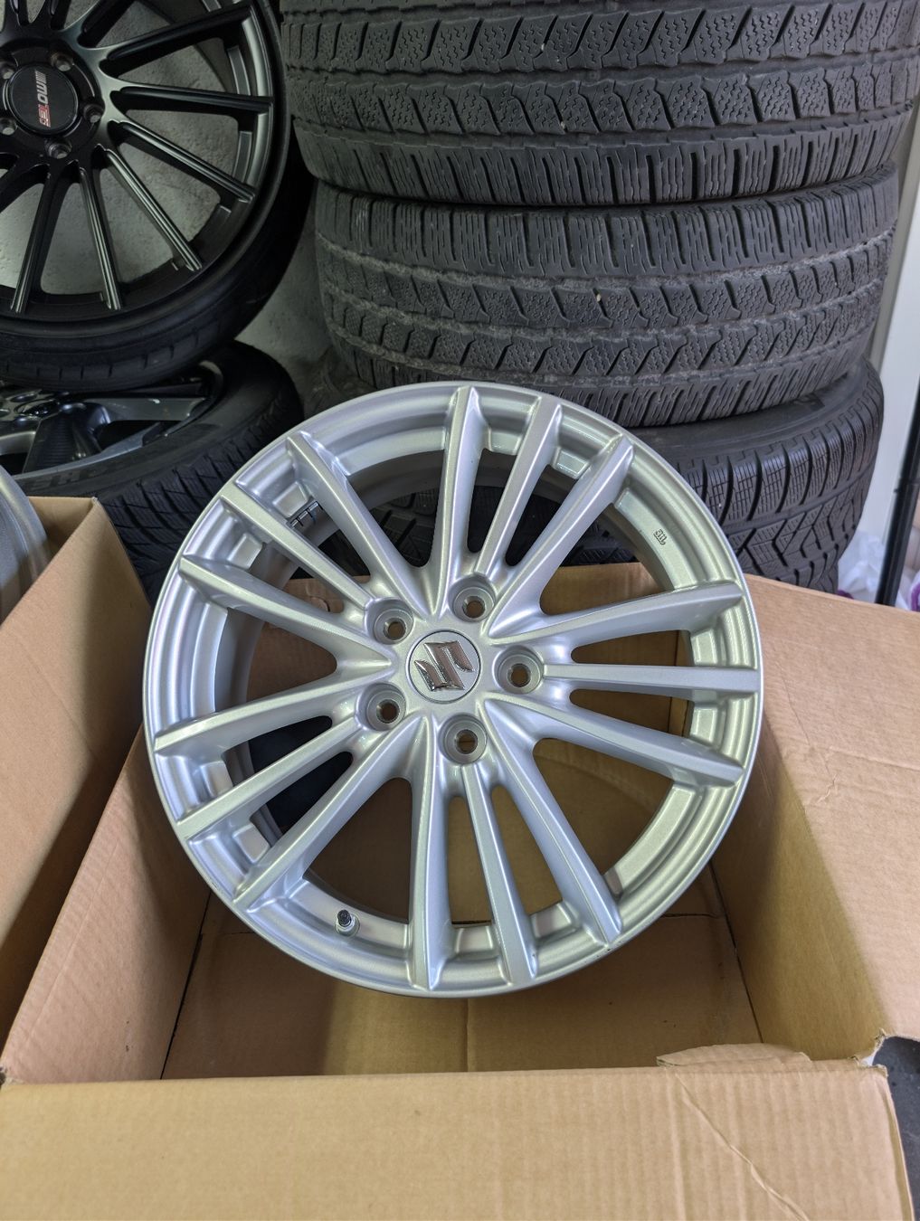Cerchioni: Suzuki Felgen  – Nuovo e nell'imballaggio originale da Dürrenäsch venduto da Pneu-Idris 2