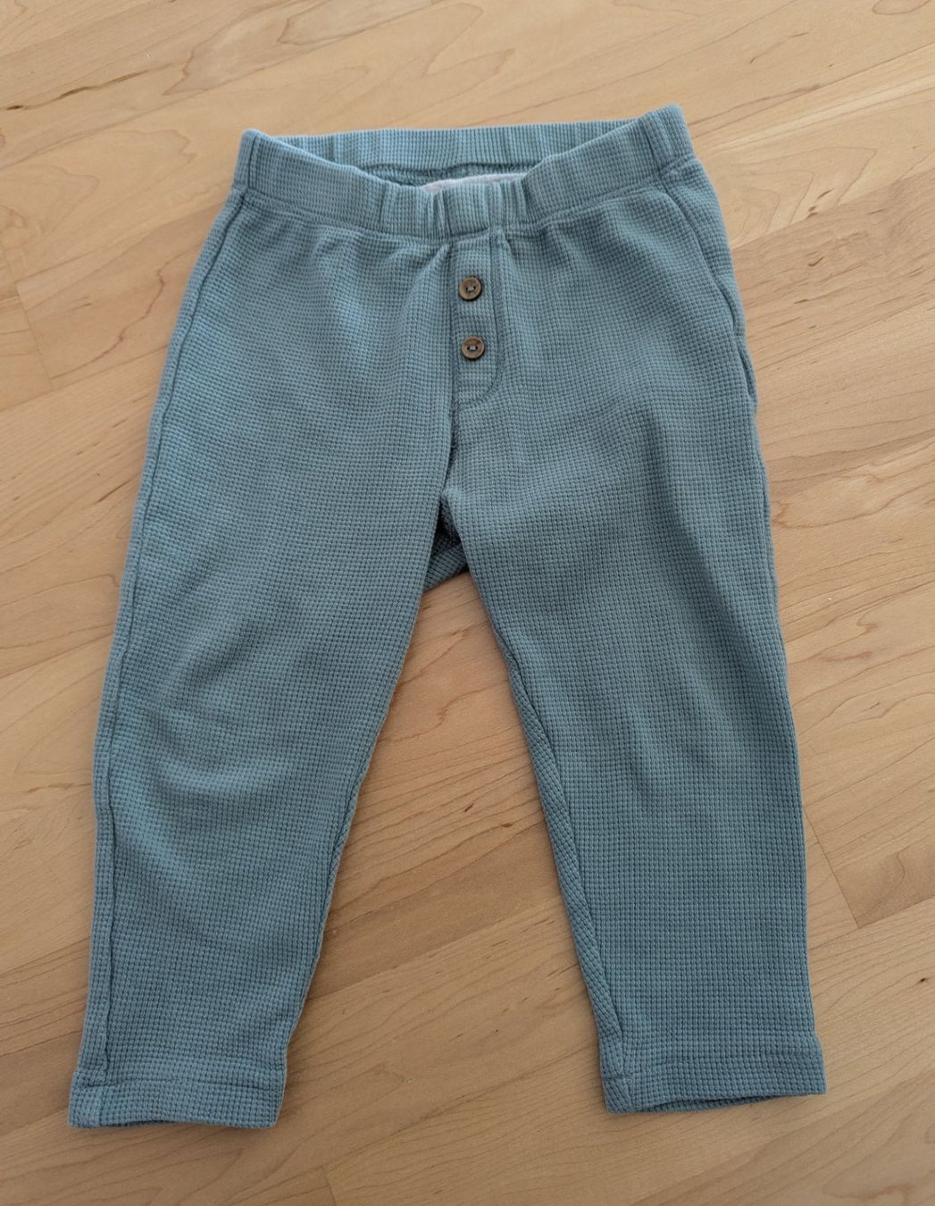 Tchibo Pantaloni: Kinder Hosen mit Apfel Grösse 74/80 – Usato da Uster venduto da petches 1