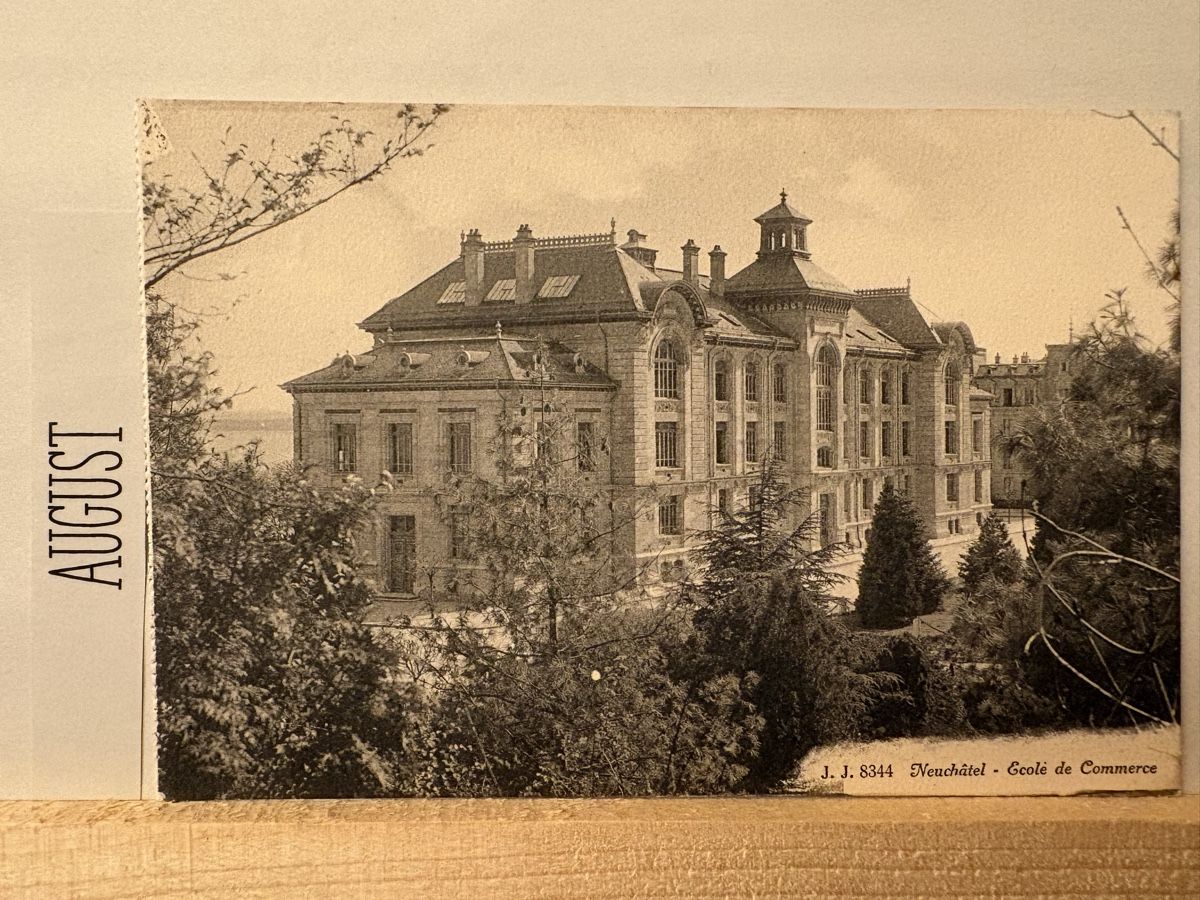 Ansichtskarten: AK von Schulhaus in Neuchâtel – Gebraucht aus Rümlang von Kartenpost1