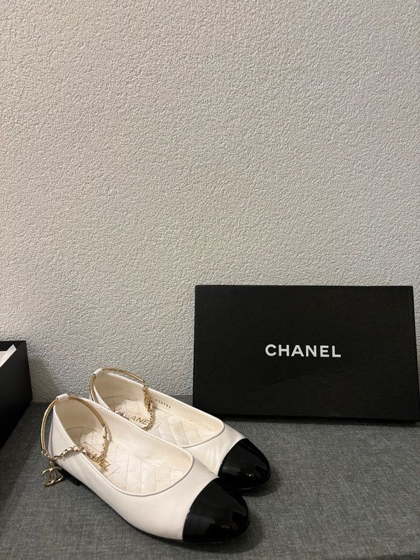 Chanel Scarpe da donna: Ballerines Chanel avec chaîne, pointure 39 – Usato da Saxon venduto da Hatlia_Shop