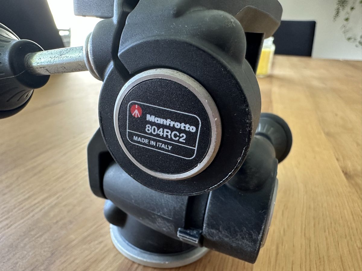 Manfrotto Treppiedi & Teste: Manfrotto 804RC2 Stativkopf mit 2 Platten – Usato da Unterseen venduto da domhad 1