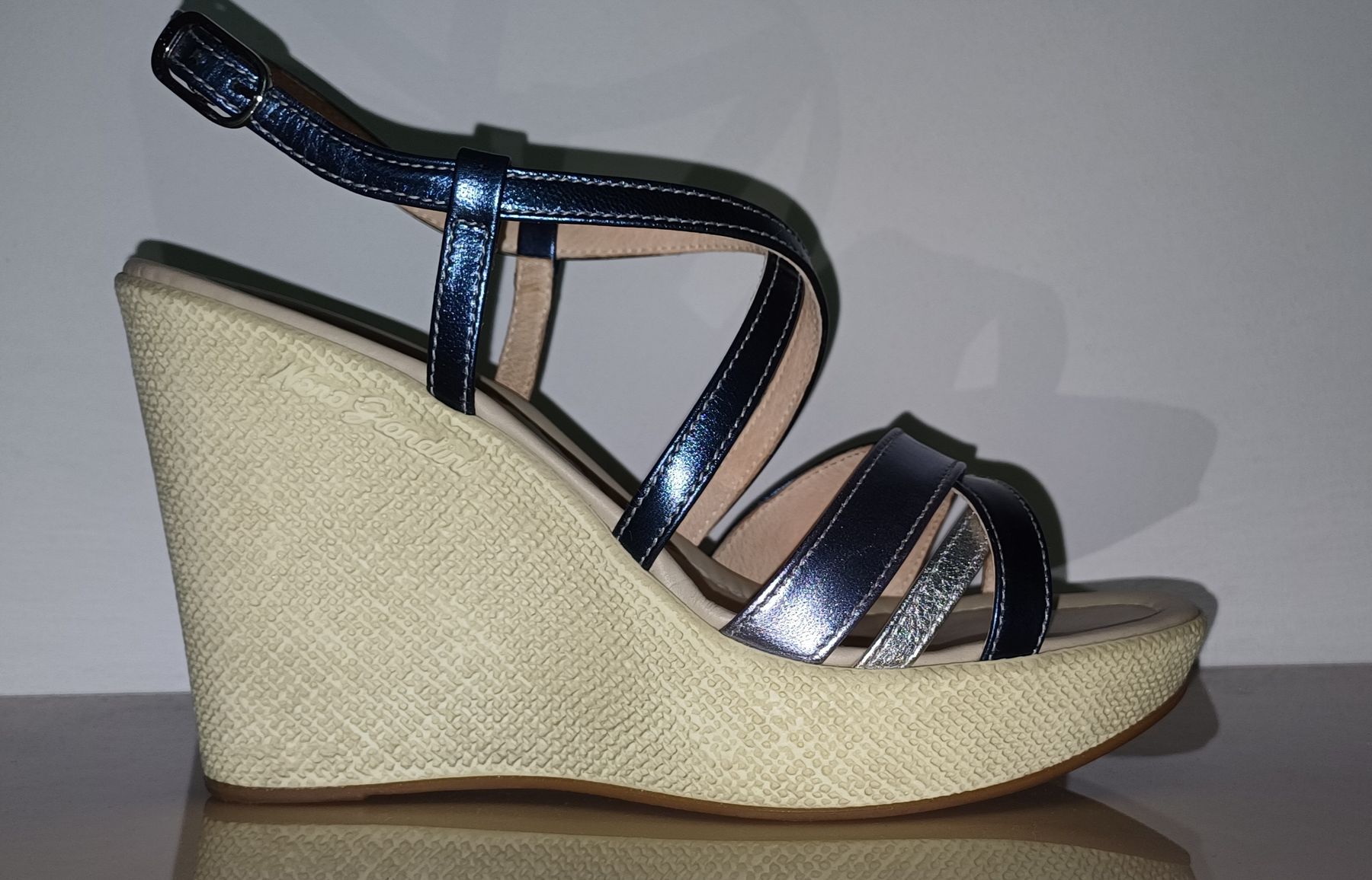 Damenschuhe: Sandalen NeroGiardini Gr.37 - NEU – Neu (gemäss Beschreibung) aus Winterthur von hinnessa