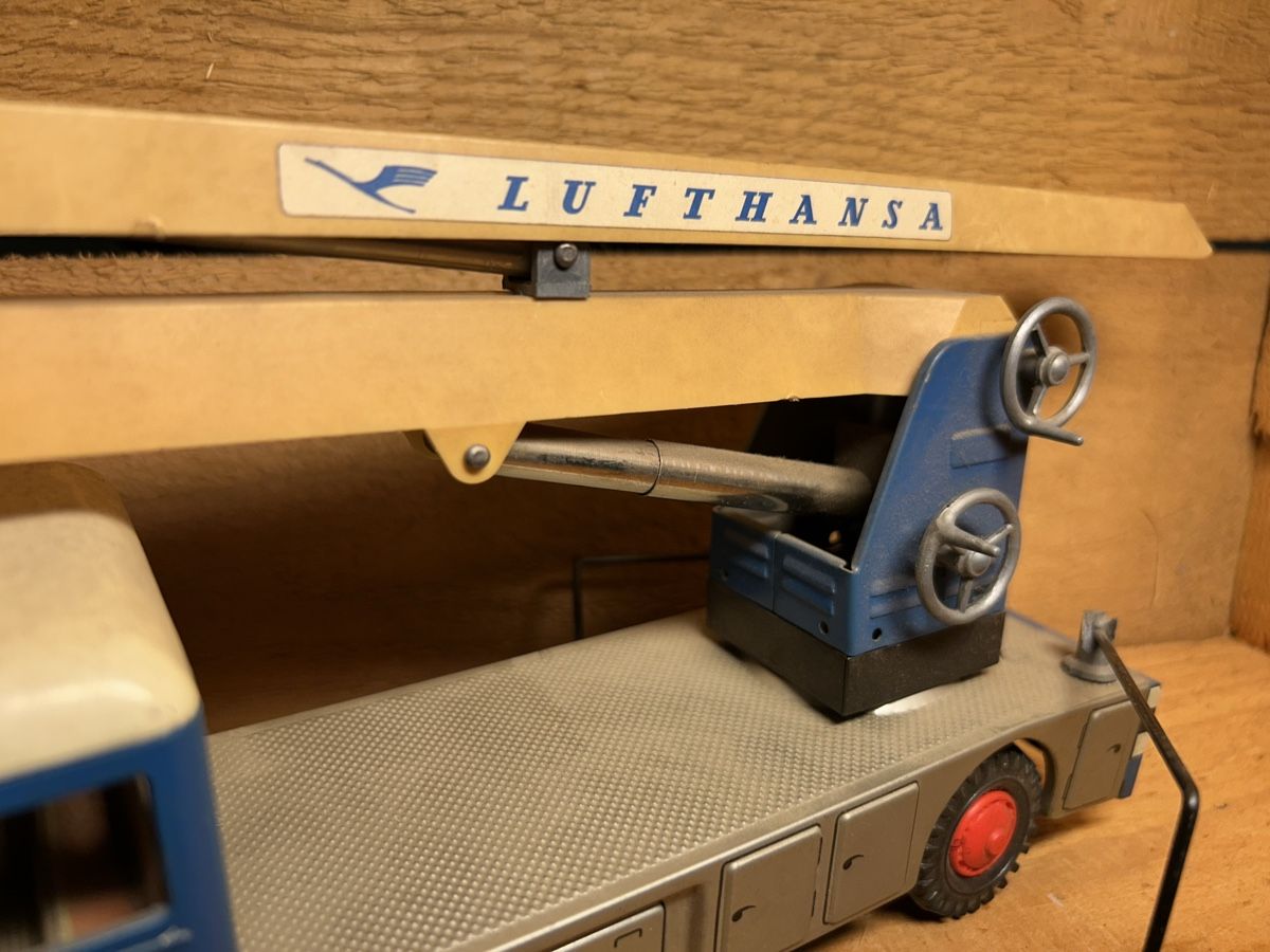 Giocattoli: LKW Kran Lufthansa Spielzeugauto gebraucht – Usato da Fanas venduto da Alessio11 4