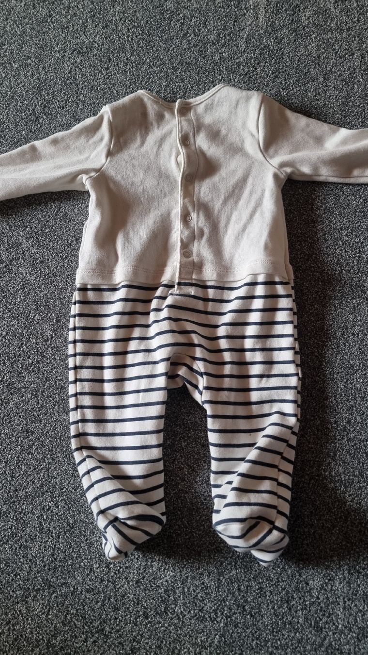 Pyjamas: pyjama 67 baleine – D'occasion à Les Breuleux par Mily1991 3