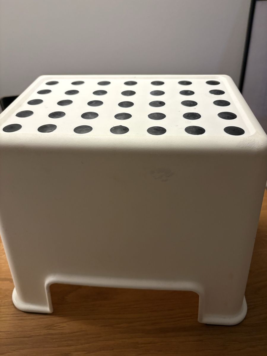 Ikea Sgabelli: Ikea Kinder hocker x2 – Usato da Bern venduto da rinocika 1