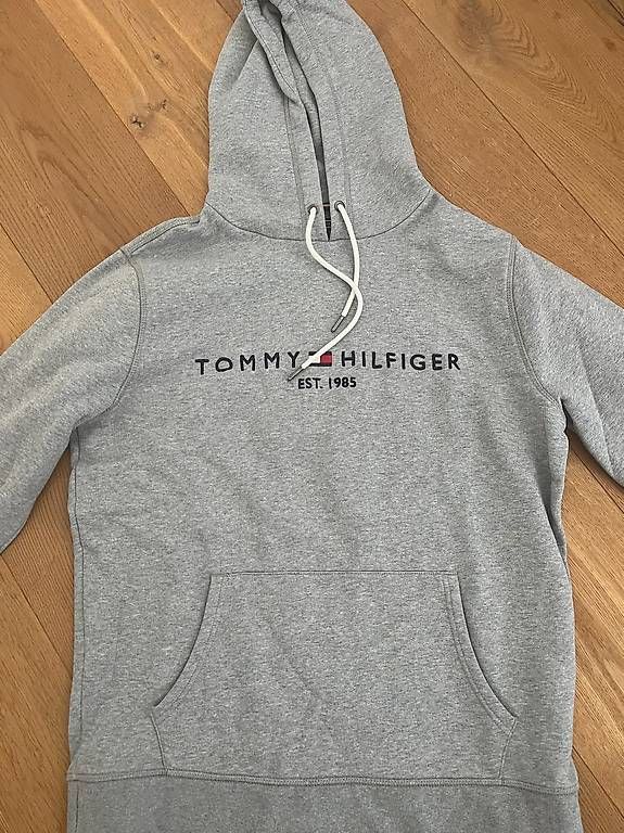 Tommy Hilfiger Pulls & Sweat-shirts: Tommy Hilfiger Kaputzenpullover – D'occasion à Murten par bea_n5yn 1