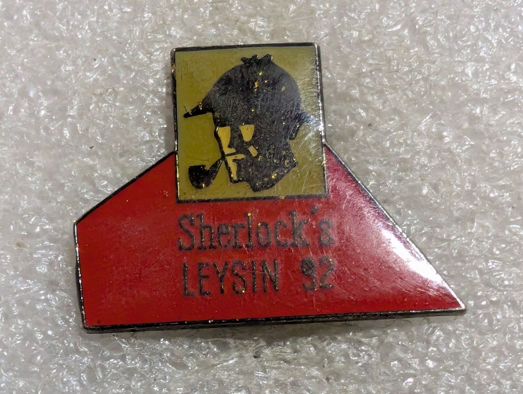 Placchette & Badge: Ansteckbutton 242: Leysin – Usato da Oppligen venduto da Pin-Fall-Shop