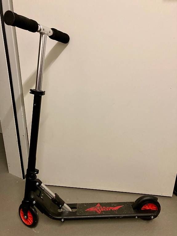 Kickboard: Shark Skin Trottinette – Usato da Hedingen venduto da inf_mjl7