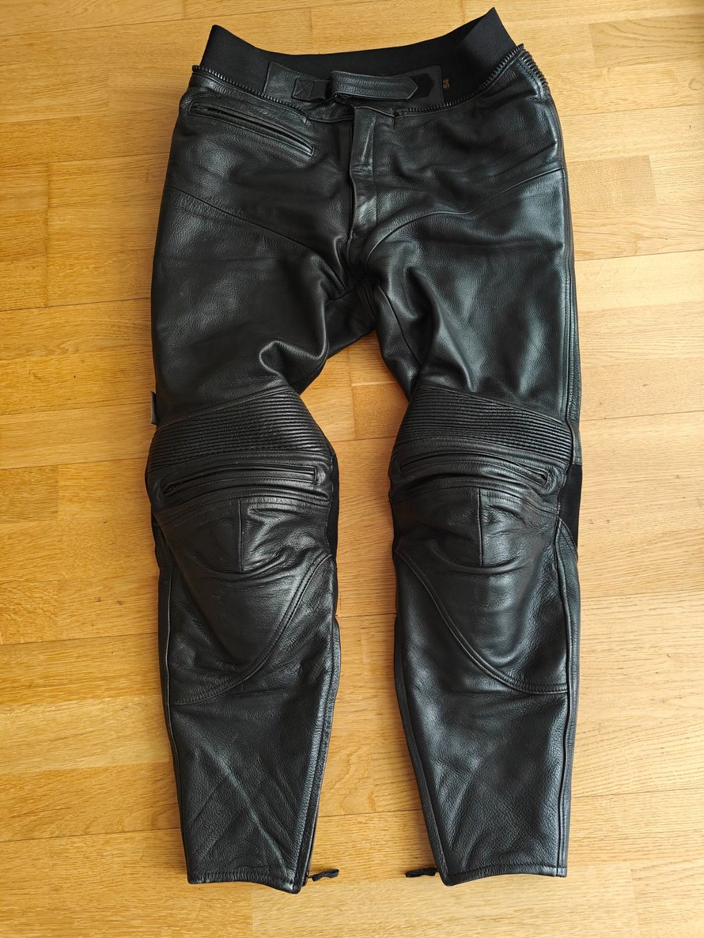IXS Hosen: IXS Motorrad Lederhose Gr. 54 – Gebraucht aus Basel von Tiger16