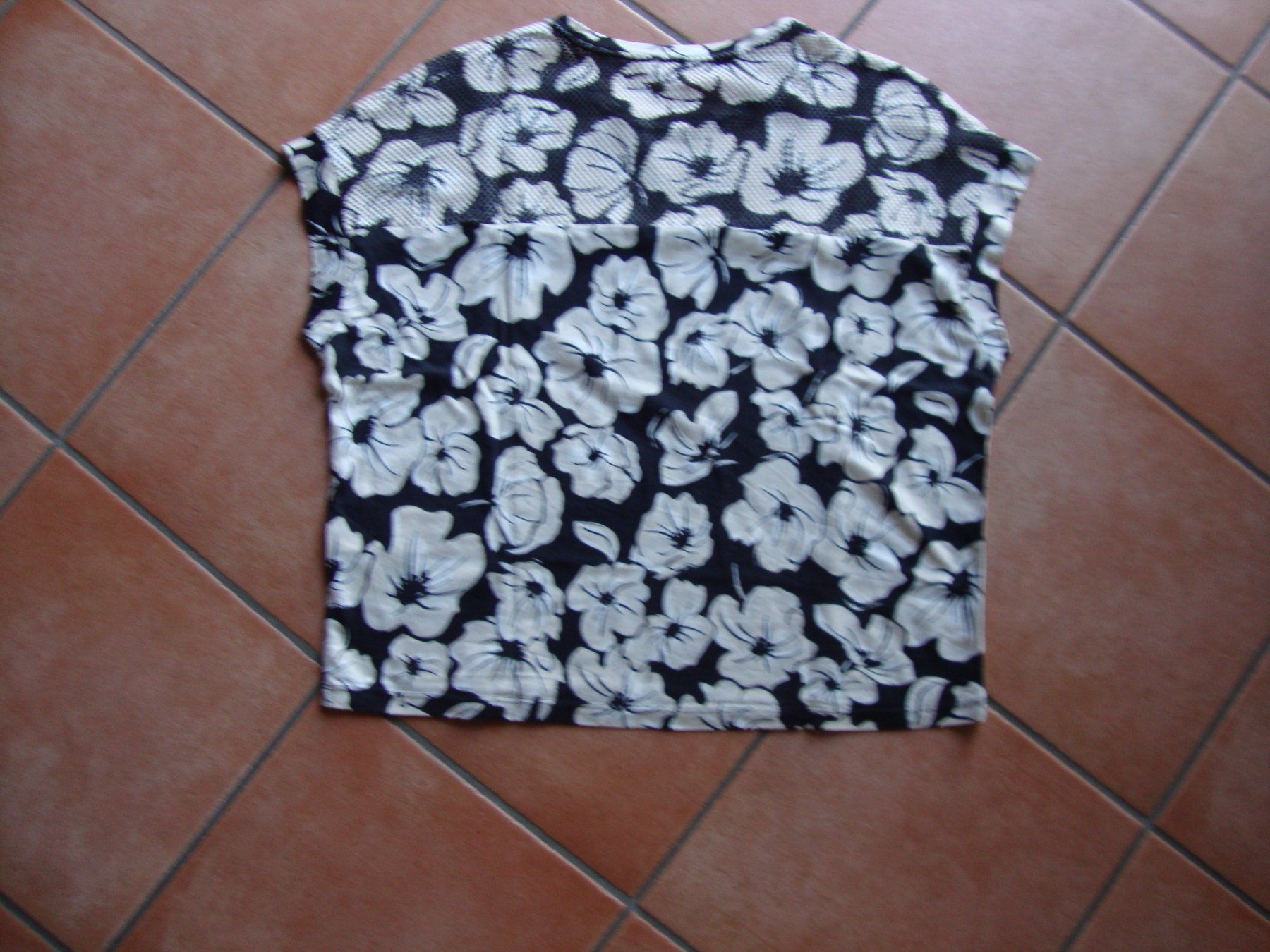 Gerry Weber T-Shirts: Damen Shirt Gerry Weber Blumenmuster Grösse 44 – Gebraucht aus Rüthi (Rheintal) von bluechi 1