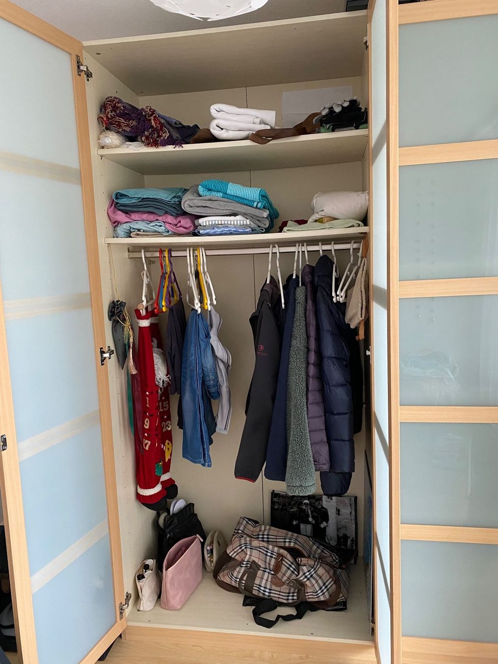 Armoires: Kleiderschrank – D'occasion à Davos Platz par che_qzn8 2