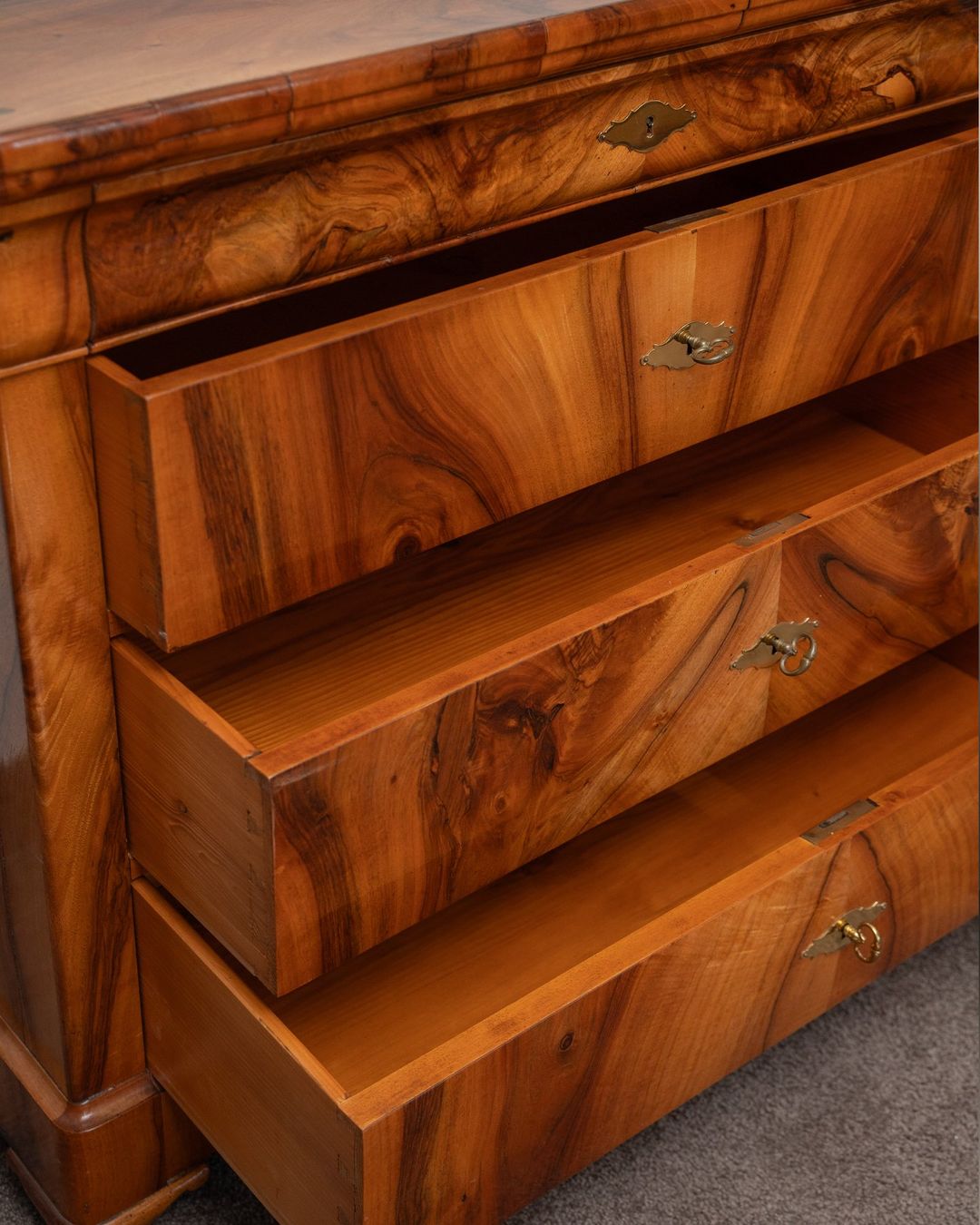 Commodes: COMMODE BIEDERMEIER – D'occasion à Moutier par Vintage-signature 1