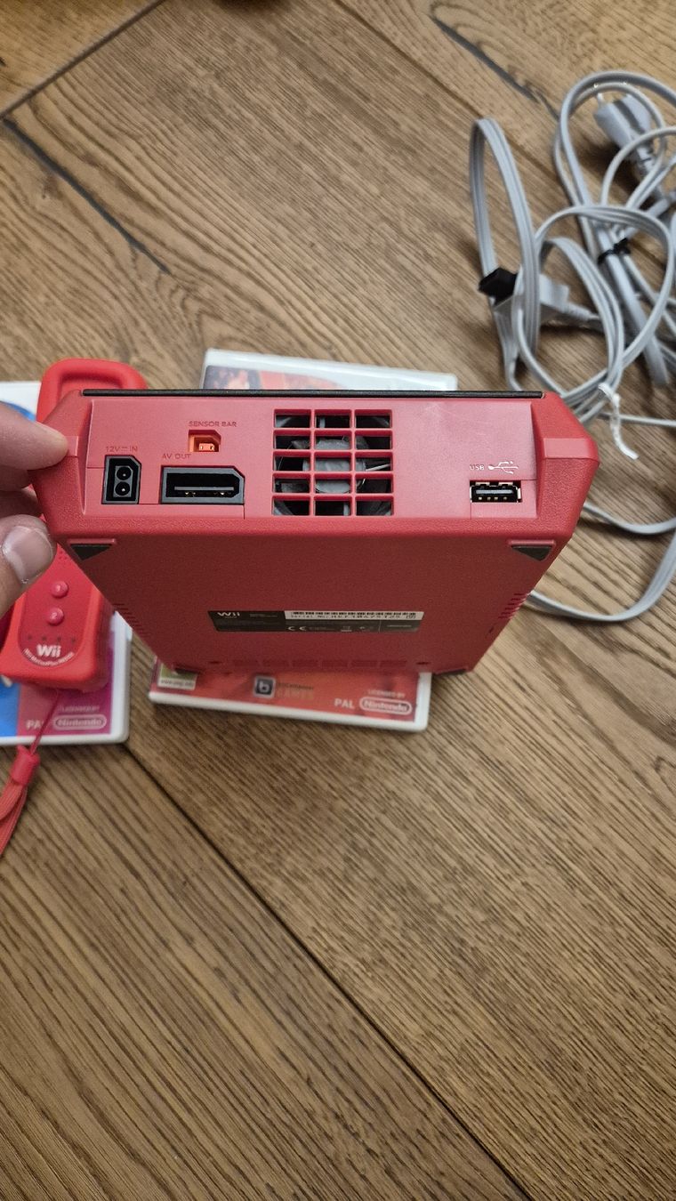 Nintendo Console: Nintendo Wii mini Konsole rot mit Zubehör  – Usato da Busswil TG venduto da one123 1
