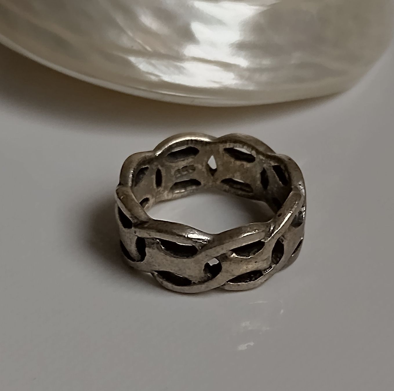 Anelli: RING IN 925 SILBER MIT RUNDUMMUSTERUNG – Usato da Romanshorn venduto da BoutiqueA