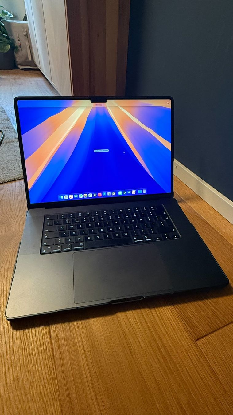 Apple Notebooks: Apple 16" MacBook Pro - Space Schwarz – Gebraucht aus Hagendorn von jaffakj