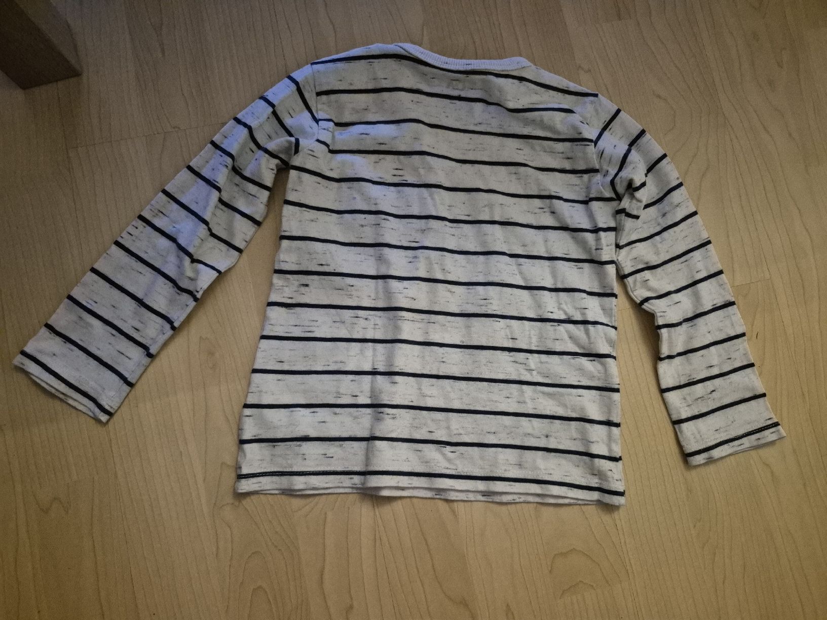 C&A Pulls et sweat-shirts: C&A Langarmshirt Grösse 98 – D'occasion à Oberweningen par Bumblebee2 1