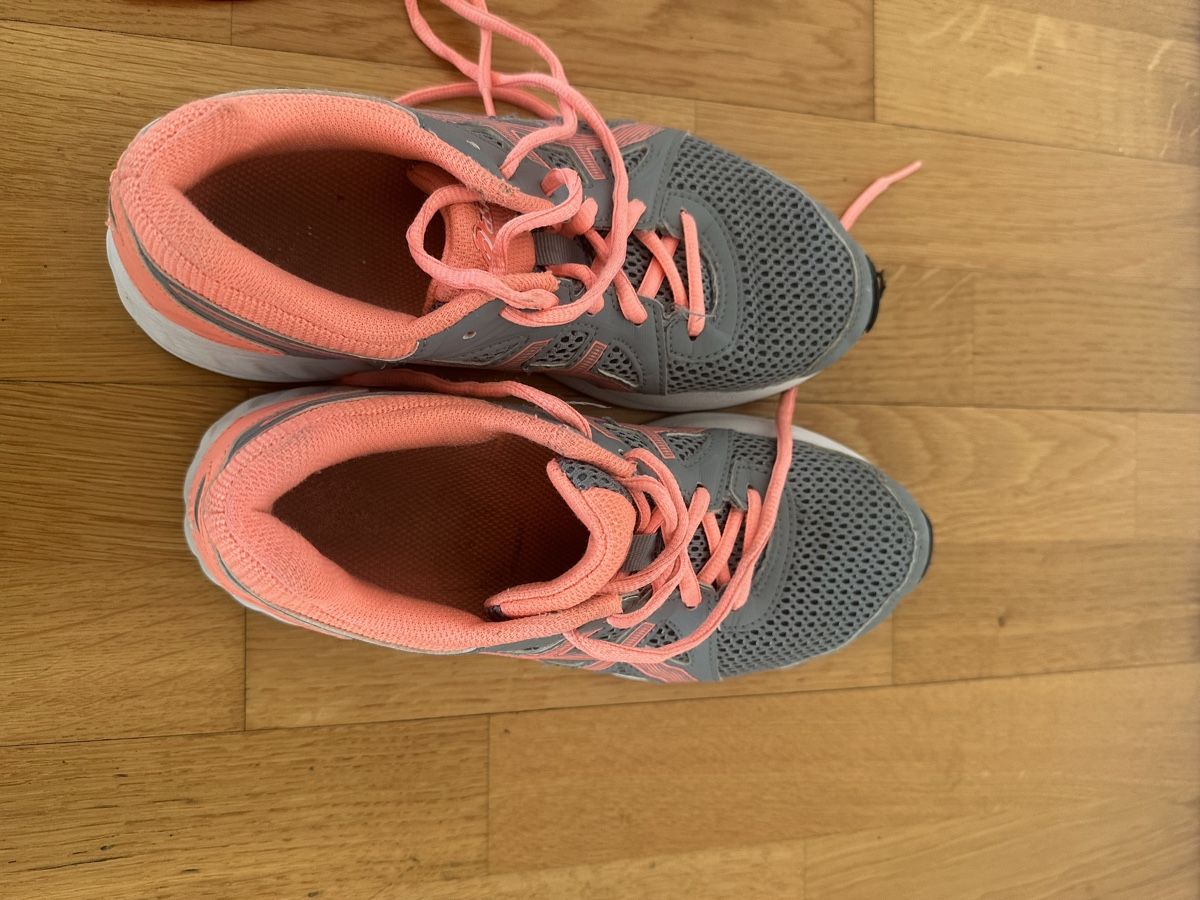 Asics Scarpe per ragazze: Asics Laufschuhe Gr. 37 – Usato da Ostermundigen venduto da Clood 2