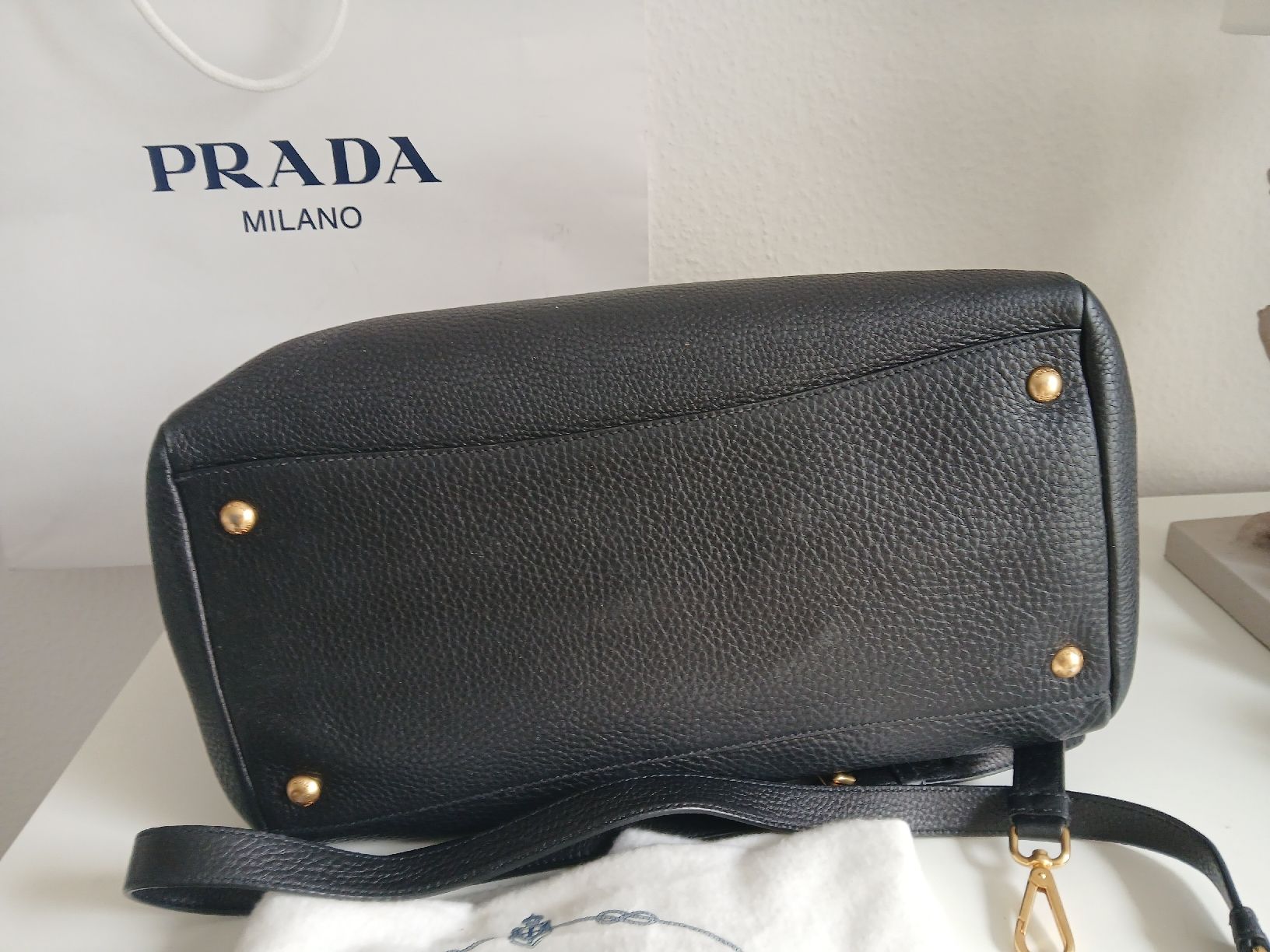 Prada Borse da donna: Authentic Black Leather PRADA Bag 36-48 length 26 height – Usato da Dübendorf venduto da LoRi-2026 2