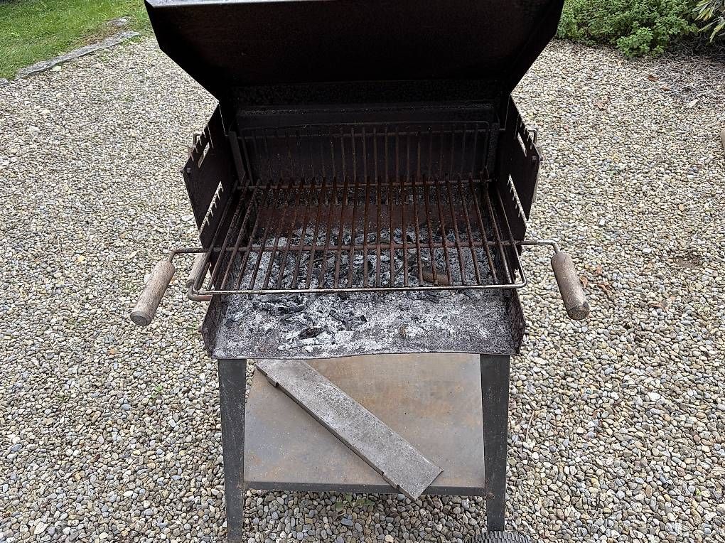 Griglie: Holzkohlegrill – Usato da Wangen ZH venduto da Ssunbeam