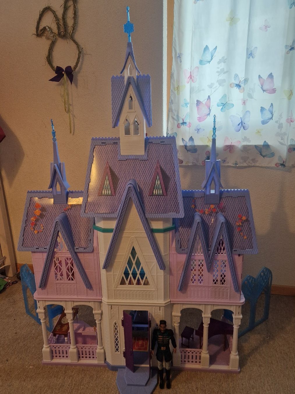 Hasbro Case e mobili per bambole: Schloß Arendel Disney – Usato da Dietlikon venduto da gunner242