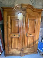 Sehr zierlicher antiker Bodenseeschrank Kirschbaum