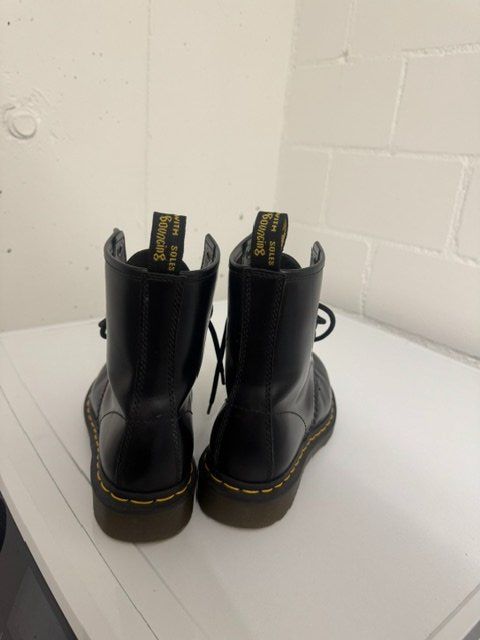 Dr. Martens Schuhe für Jungen: Dr Martens Kinder Schnürrboots Gr.37 – Gebraucht aus Buchs ZH von jan_v2ql 1