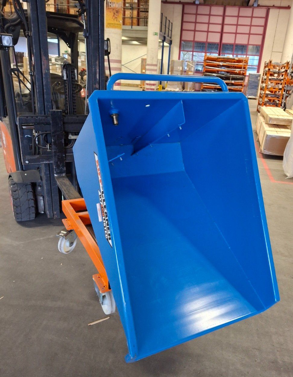 Korpus: Kippcontainer/Wanne mit Rollen – Gebraucht aus Weinfelden von desty01 1