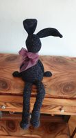 Handgemachter Häkel Hase  Dekofigur in Dunkelblau Silber
