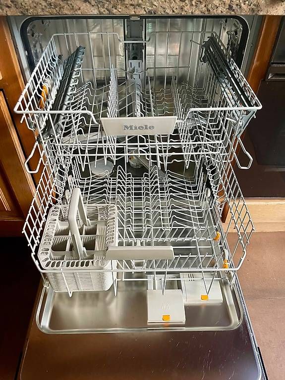 Miele Lavastoviglie: Lave-vaisselle Miele G15210-60 i – Usato da Les Plans-sur-Bex venduto da asl_5bsr 2