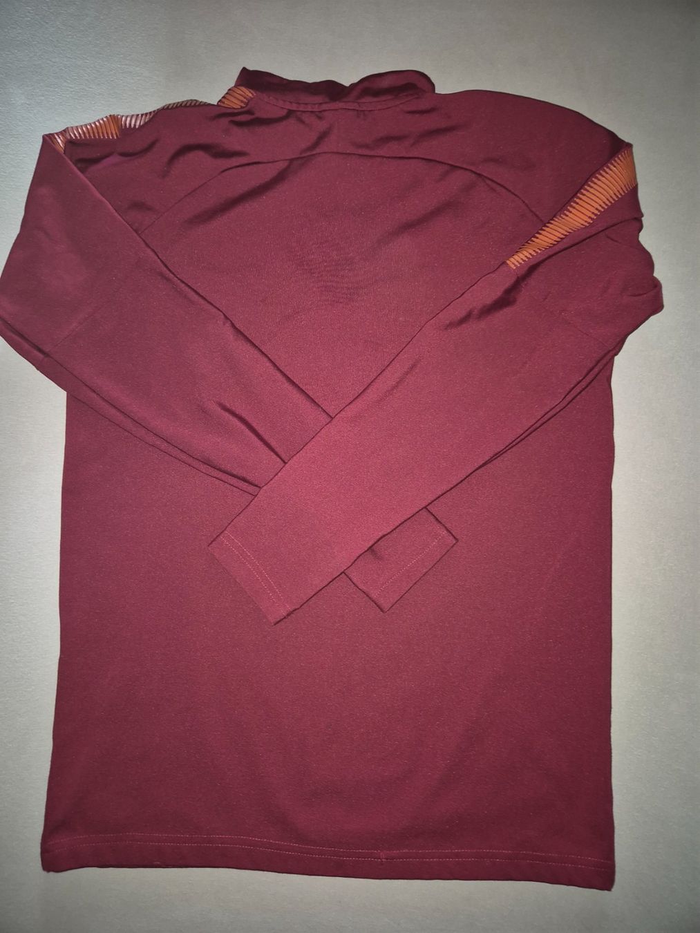 Nike Scarpe, pantaloni & magliette da ginnastica: FC Barcelona Trainingspullover, Nike, Grösse M, Top! – Usato da Luzern venduto da Yel_low 1