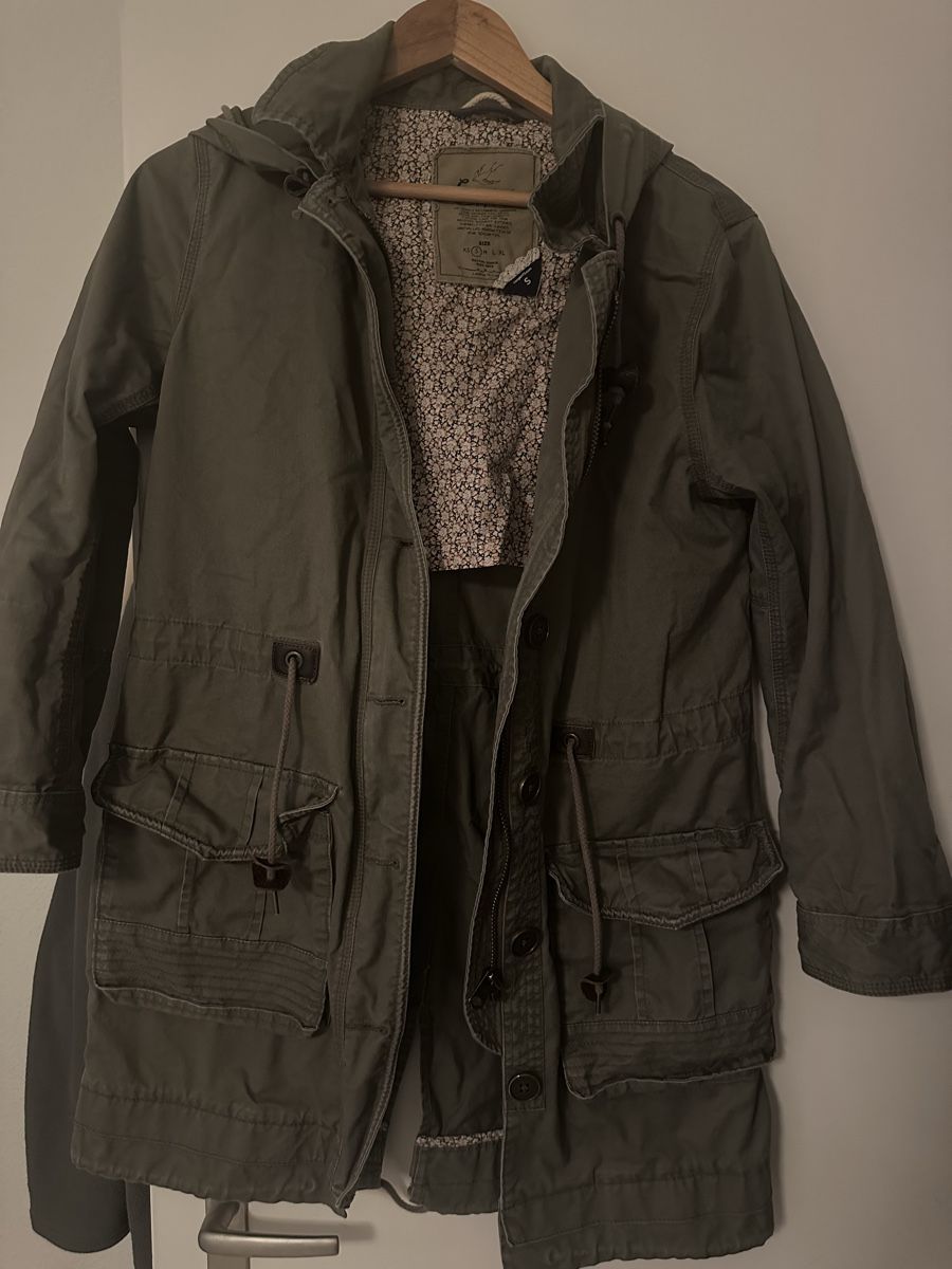 Cappotti: Campus Khaki Parka - Size S - Perfect spring Jacket! – Usato da Zürich venduto da car_68nt