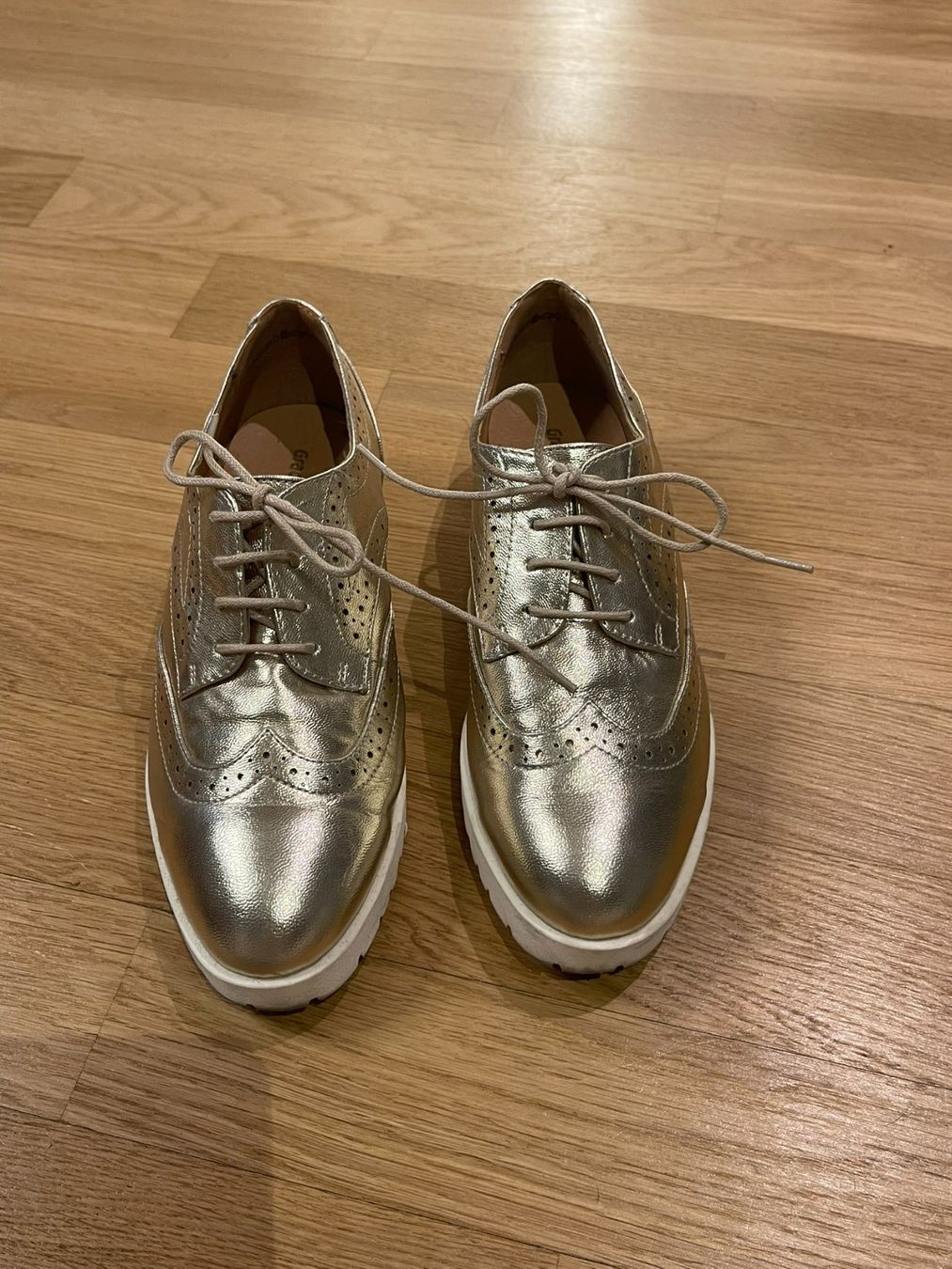 Damenschuhe: Goldene Schnürrschuhe, Grösse 37 – Gebraucht aus Rheineck von FGeissler 4