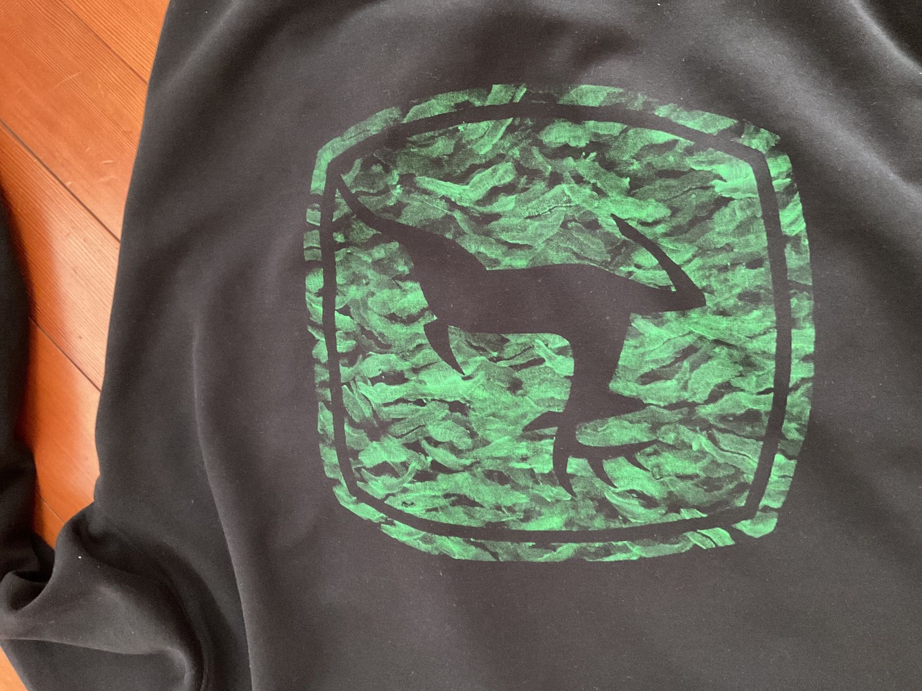 Maglioni & Felpe: Kapuzenpullover schwarz mit Logo – Usato da Zofingen venduto da tschuedi68