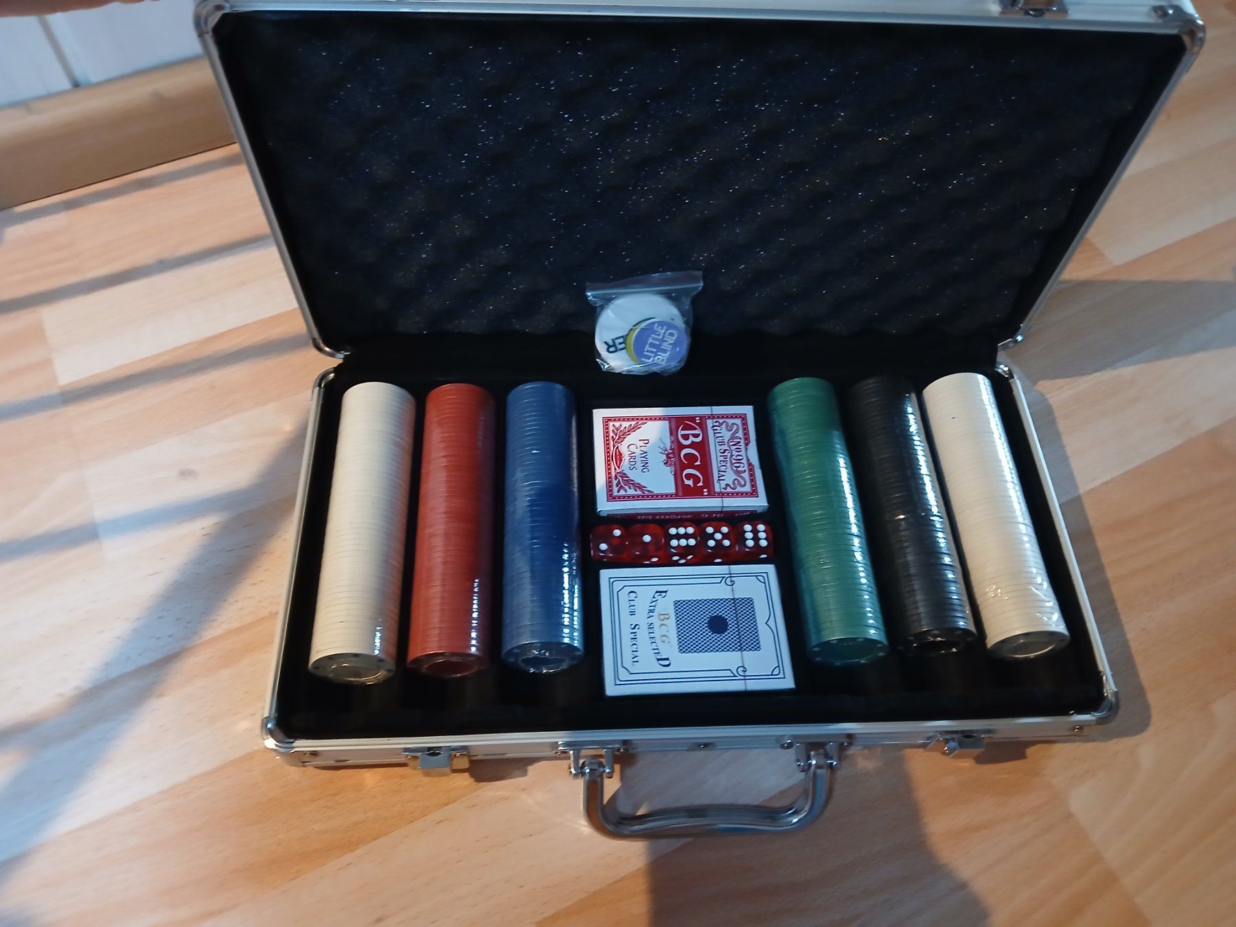 Jeux: Poker Set – Neuf avec emballage d'origine à Bärschwil par kik_c28v 2