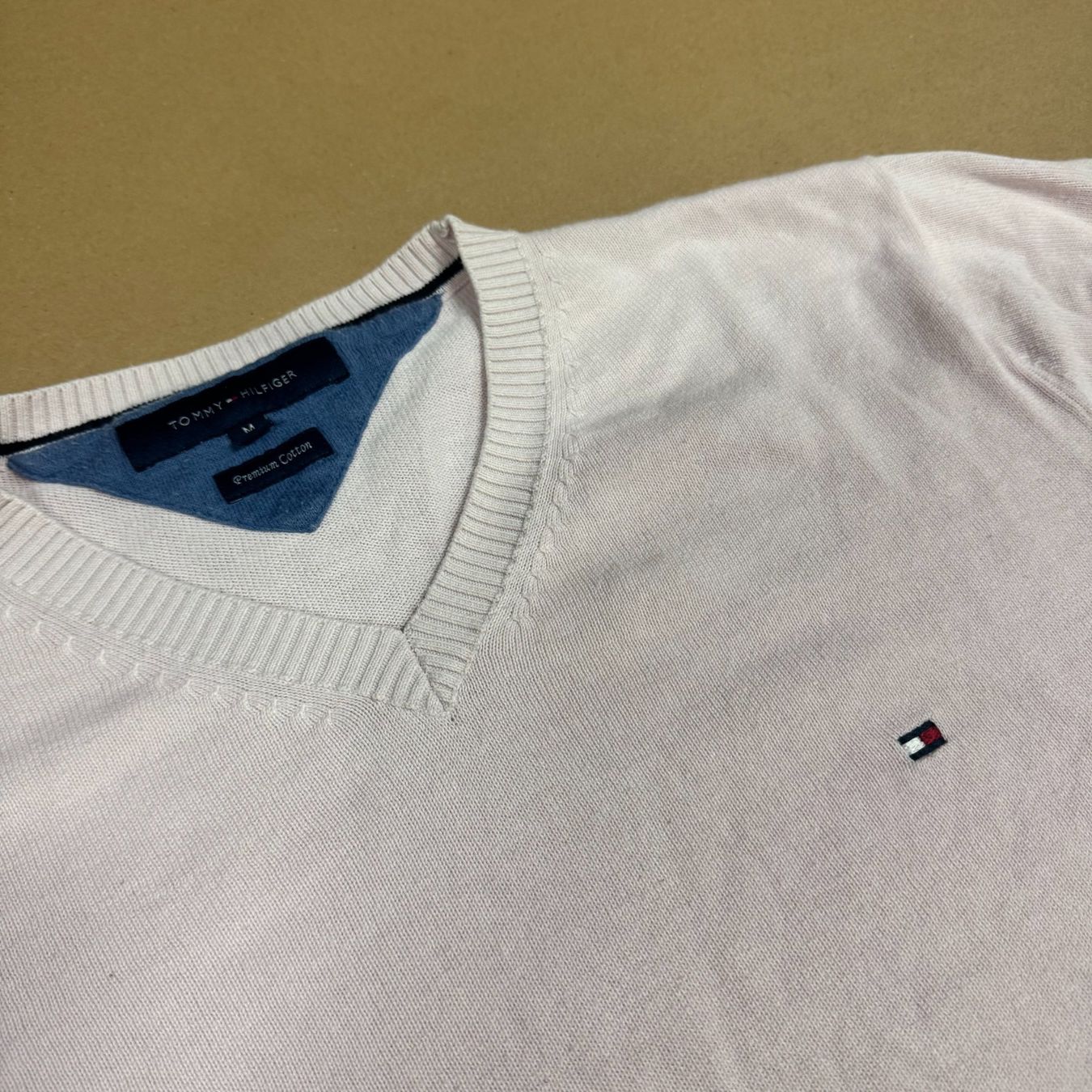 Tommy Hilfiger Maglioni & Felpe: Tommy Hilfiger light pink sweatshirt pullover pull – Usato da St. Gallen venduto da sourced_limited 1