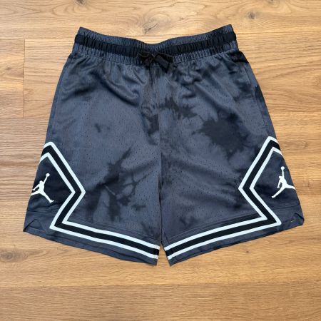 Neue Nike Jordan Shorts Grösse M grau schwarz