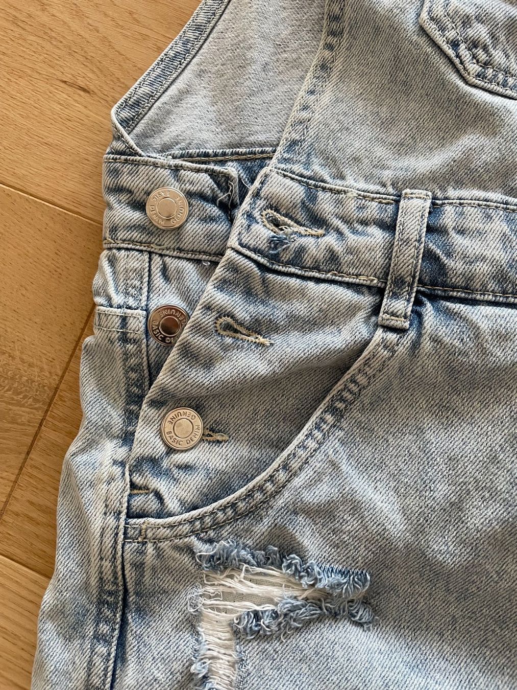 Stradivarius Pantalons: Latzhose kurz - hellblau – D'occasion à Eschenbach LU par B.L.R 3